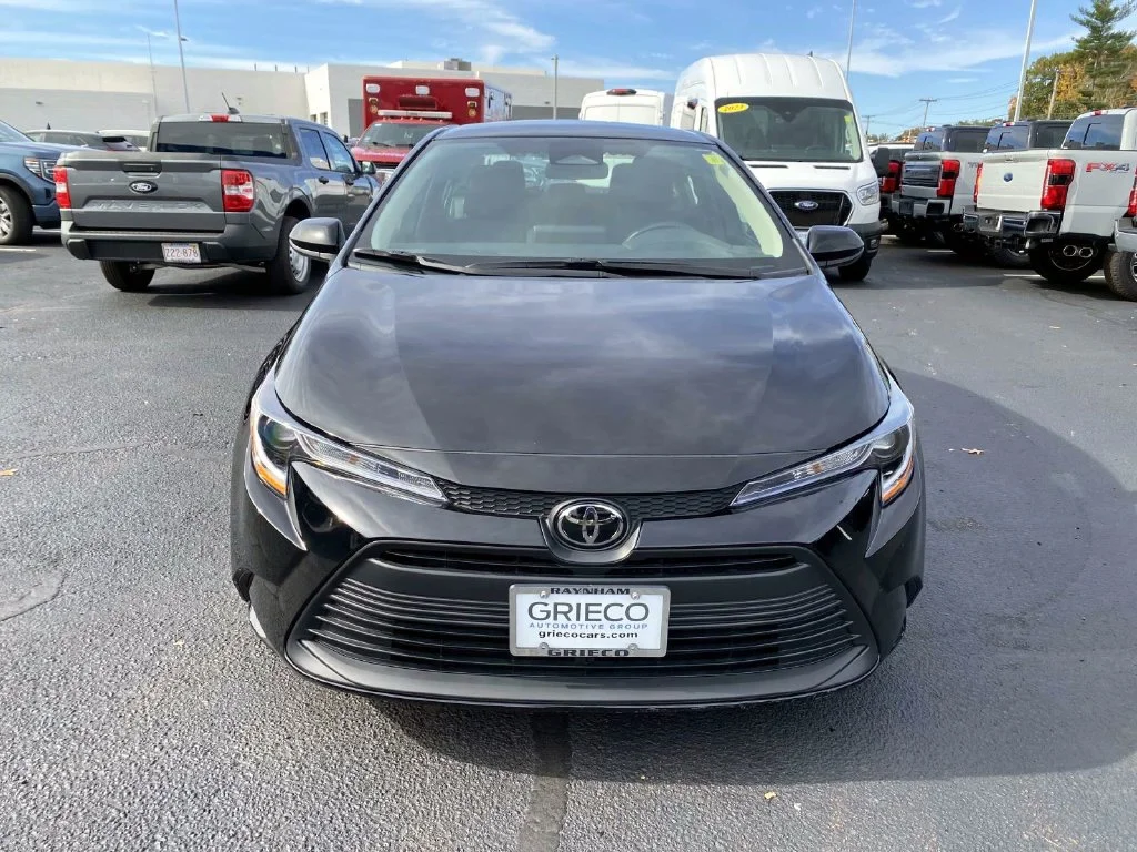 Used 2025 Midnight Black Metallic Toyota LE image 8