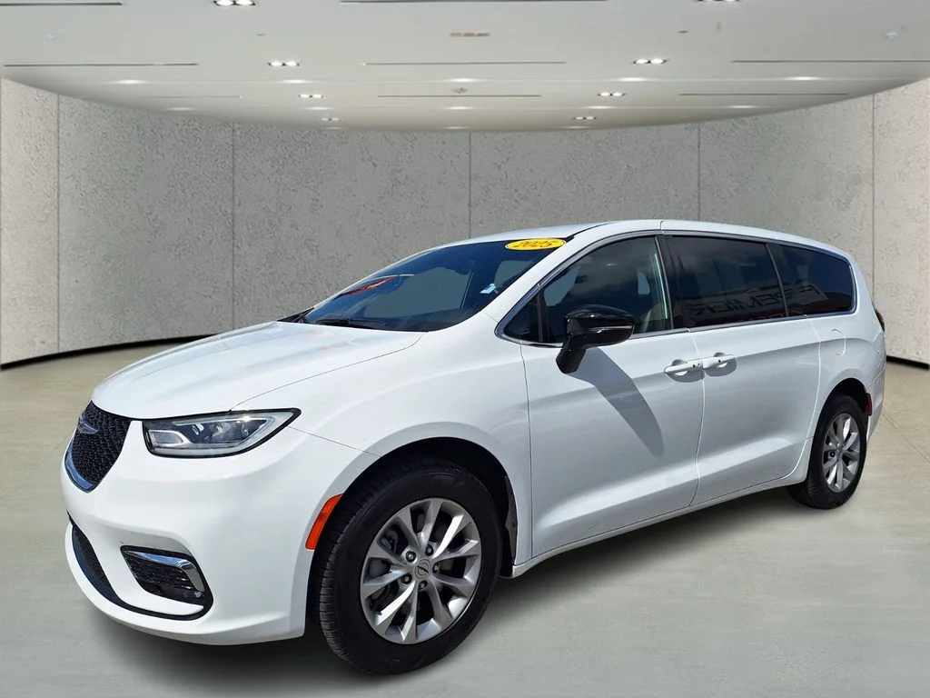 2025 Chrysler Pacifica Select AWD's photo