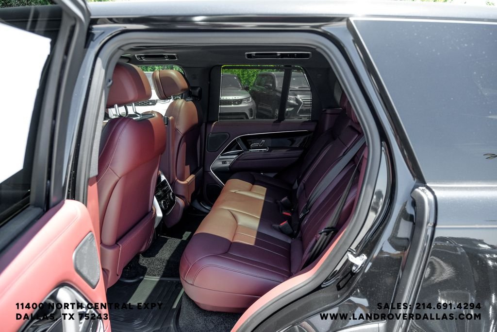 New 2026 Santorini Black Metallic Land Rover SE image 47