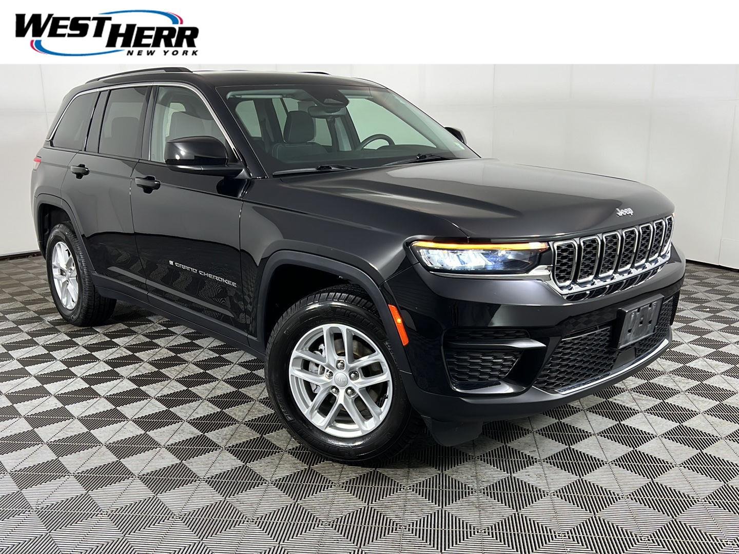 Used 2023 Diamond Black Crystal Pearlcoat Jeep Laredo image 1