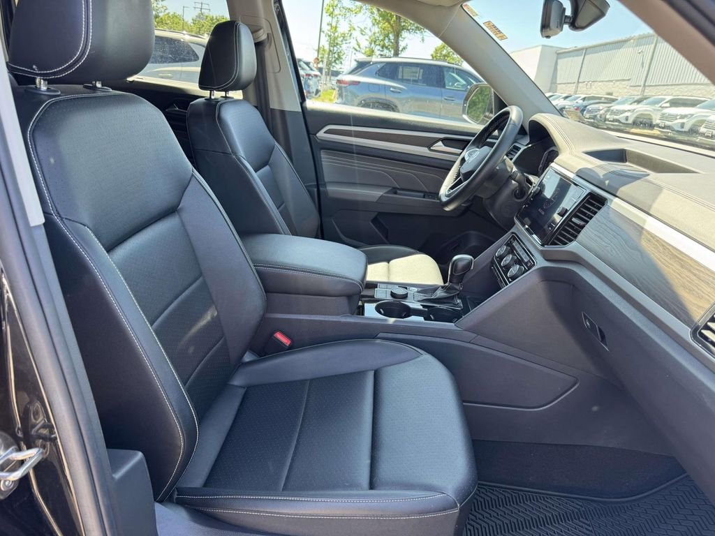 2023 Volkswagen Atlas SE w/Tech - Photo 16