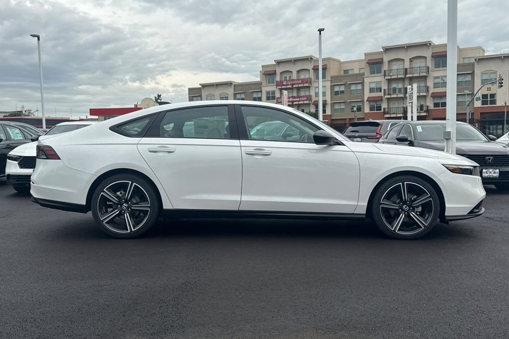 New 2026 Platinum White Pearl Honda SE image 3
