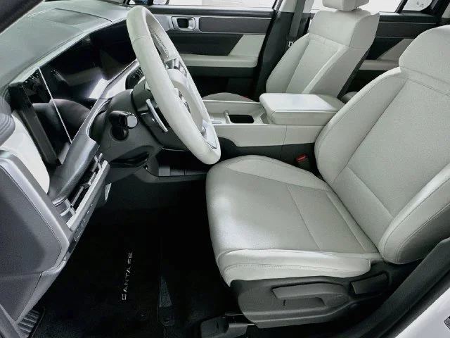 New 2027 White Hyundai SE image 9