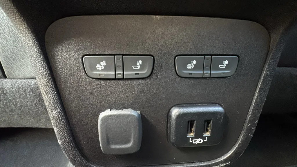 Used 2018 Red Chevrolet Premier image 16