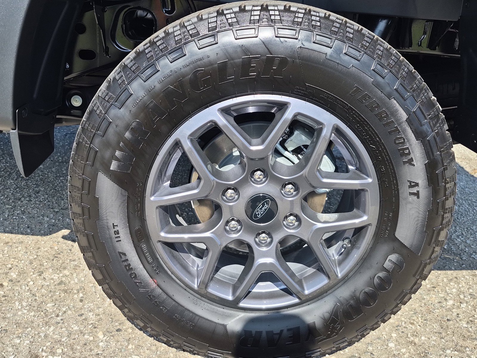 New 2026 Carbonized Gray Metallic Ford XLT image 18