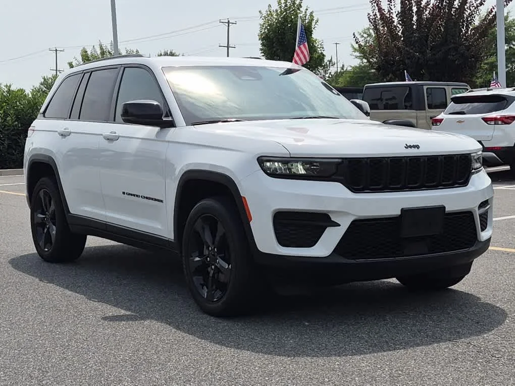 Used 2023 Bright White Clearcoat Jeep Altitude image 2