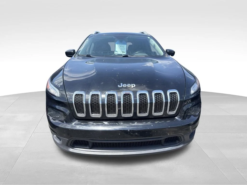 Used 2017 Black Jeep Latitude image 6