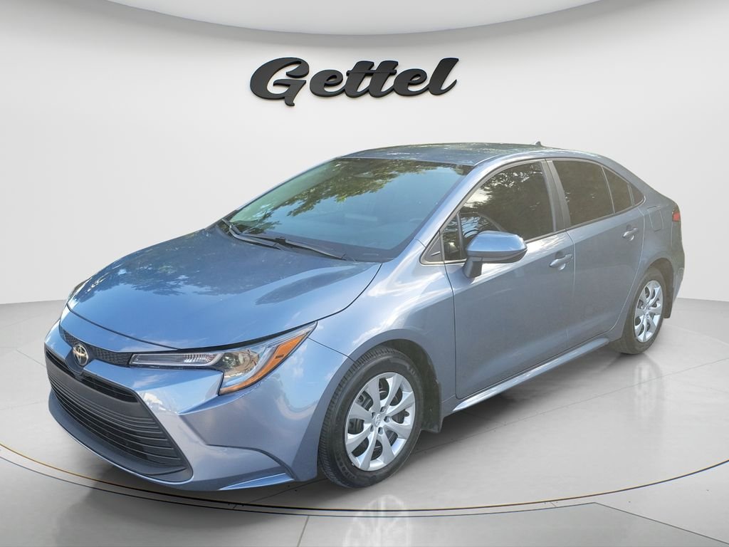 Certified Used 2025  Toyota LE image 1