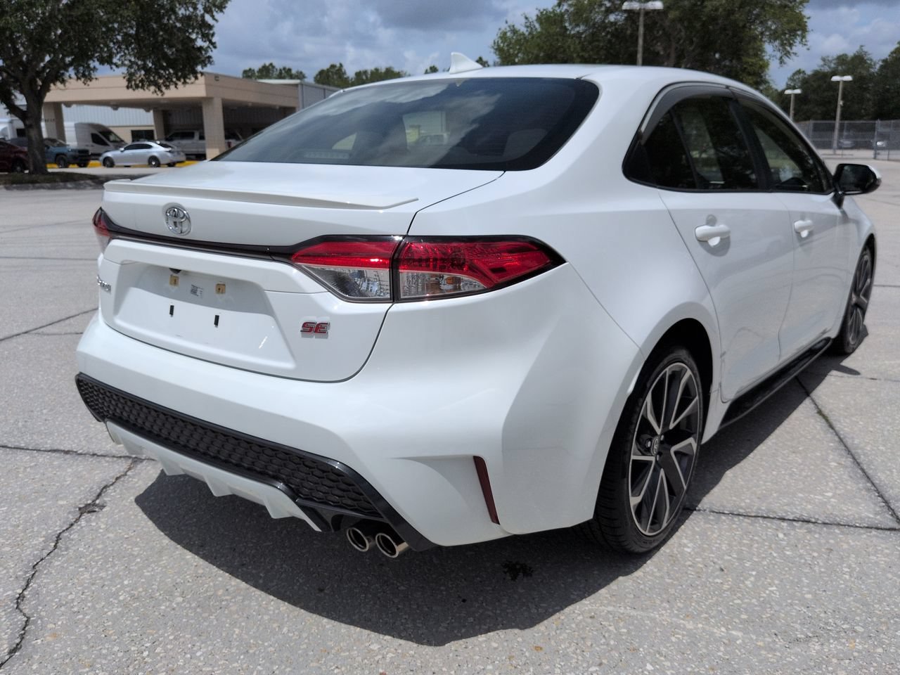 Used 2021 Blizzard Pearl Toyota SE image 5