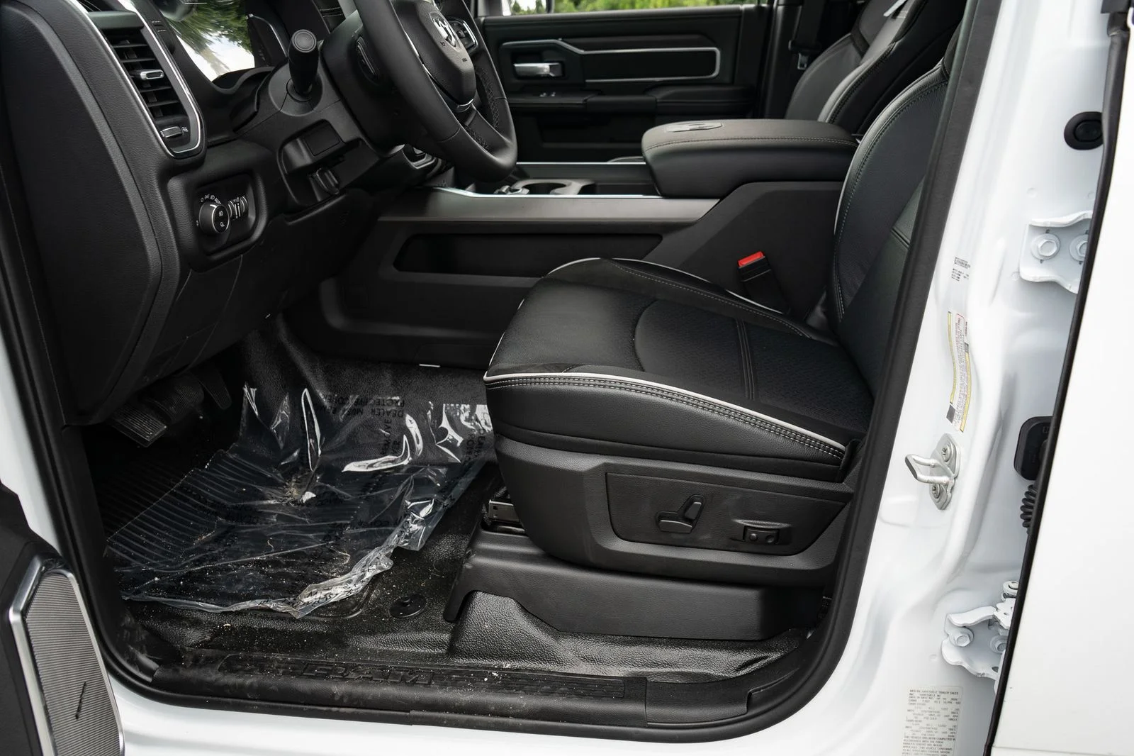 New 2026 Bright White Clearcoat RAM Tradesman image 35
