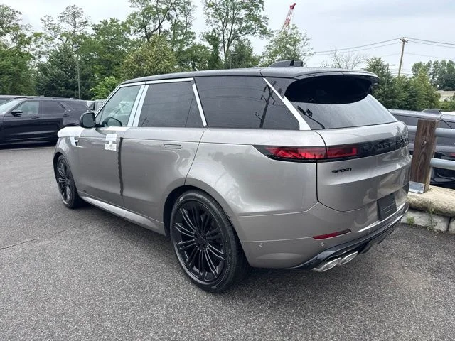New 2026 Flux Silver Ultra Mettalic Gloss Land Rover Dynamic SE image 3