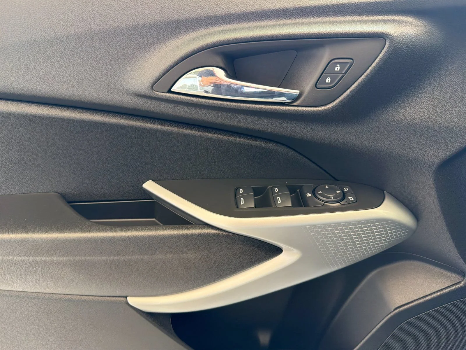 2026 Chevrolet Trax LS - Photo 10