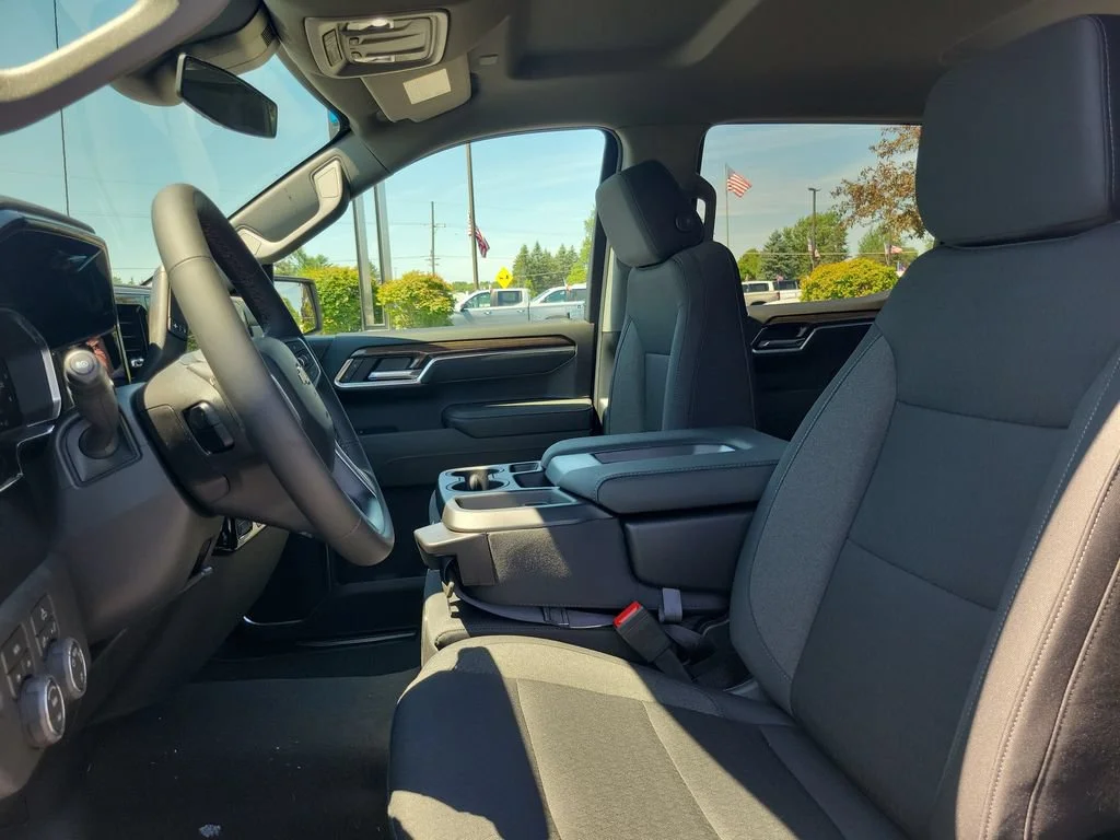New 2026 Summit White Chevrolet LT (2FL) image 5
