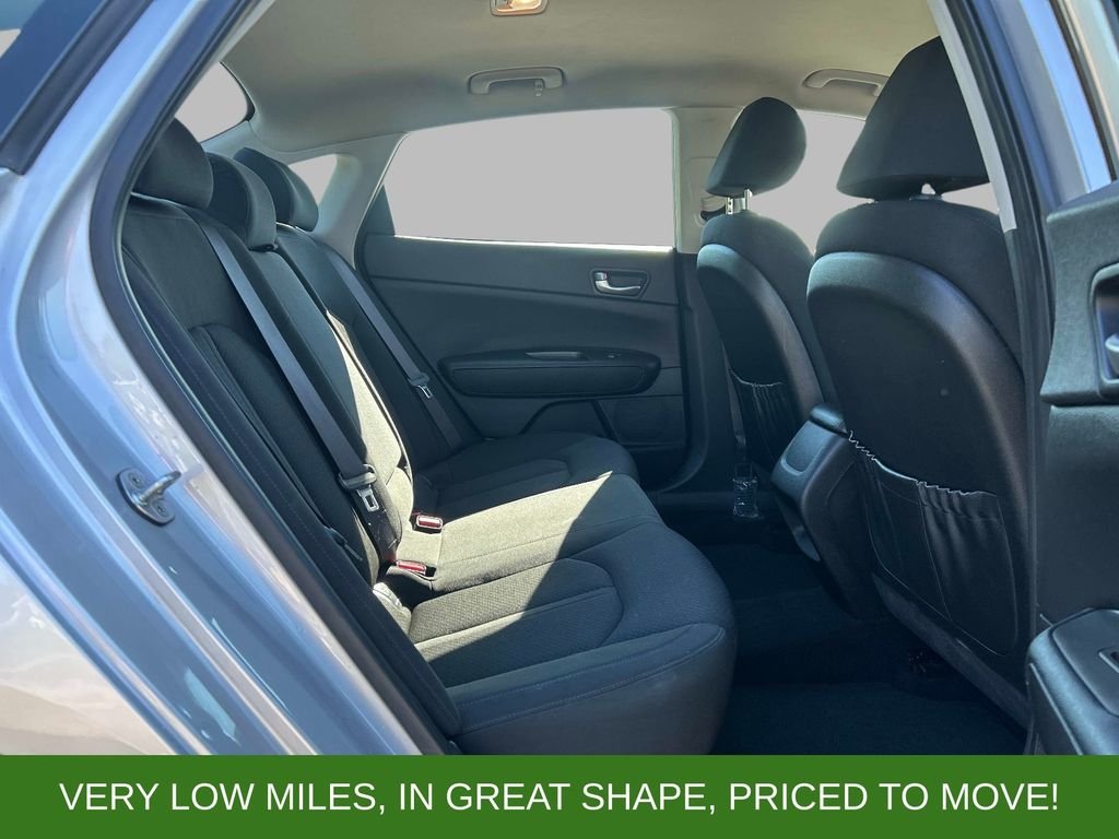 Used 2017 Silver Kia LX image 15