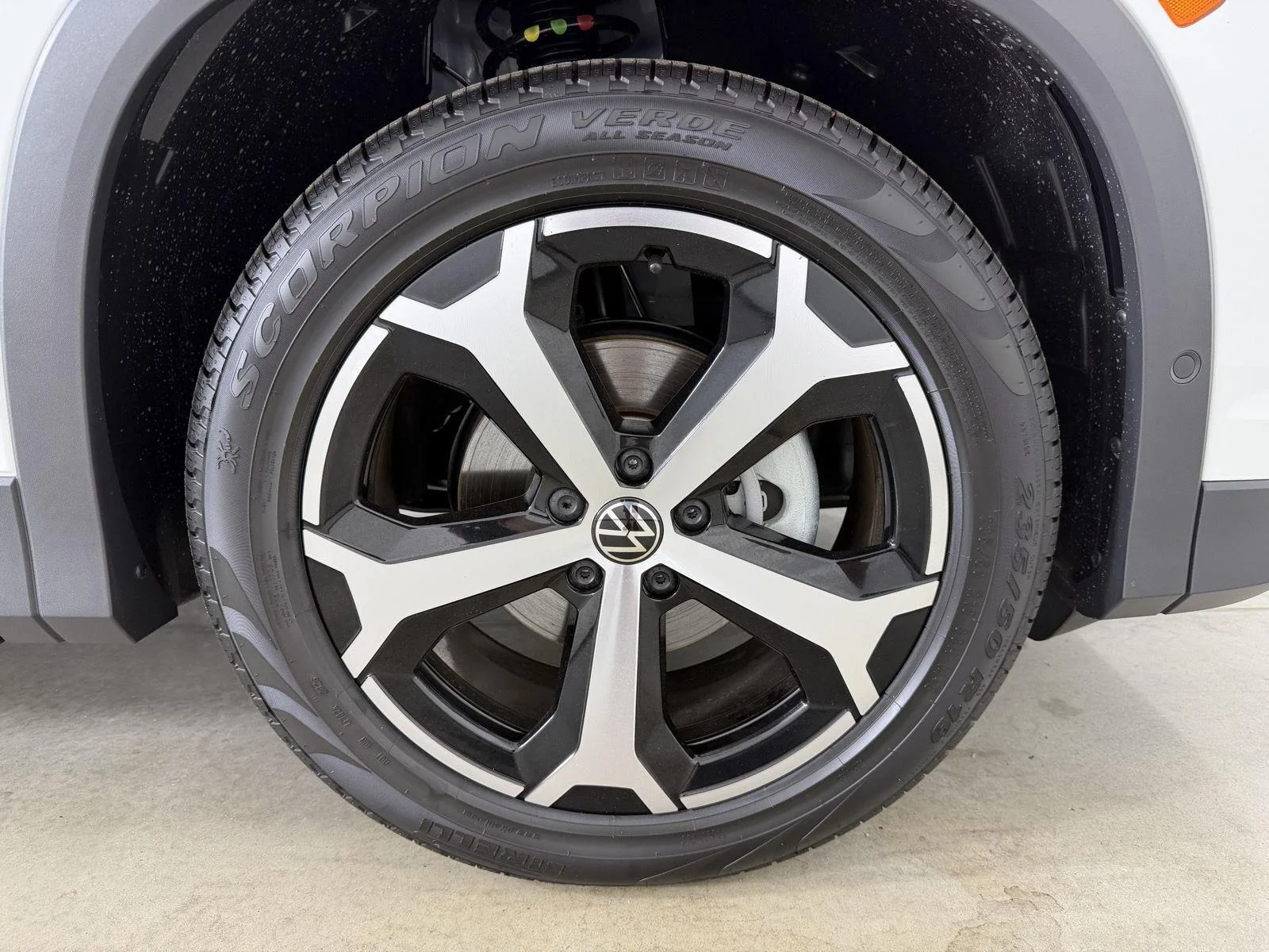 New 2026 Pure White Volkswagen SE image 13