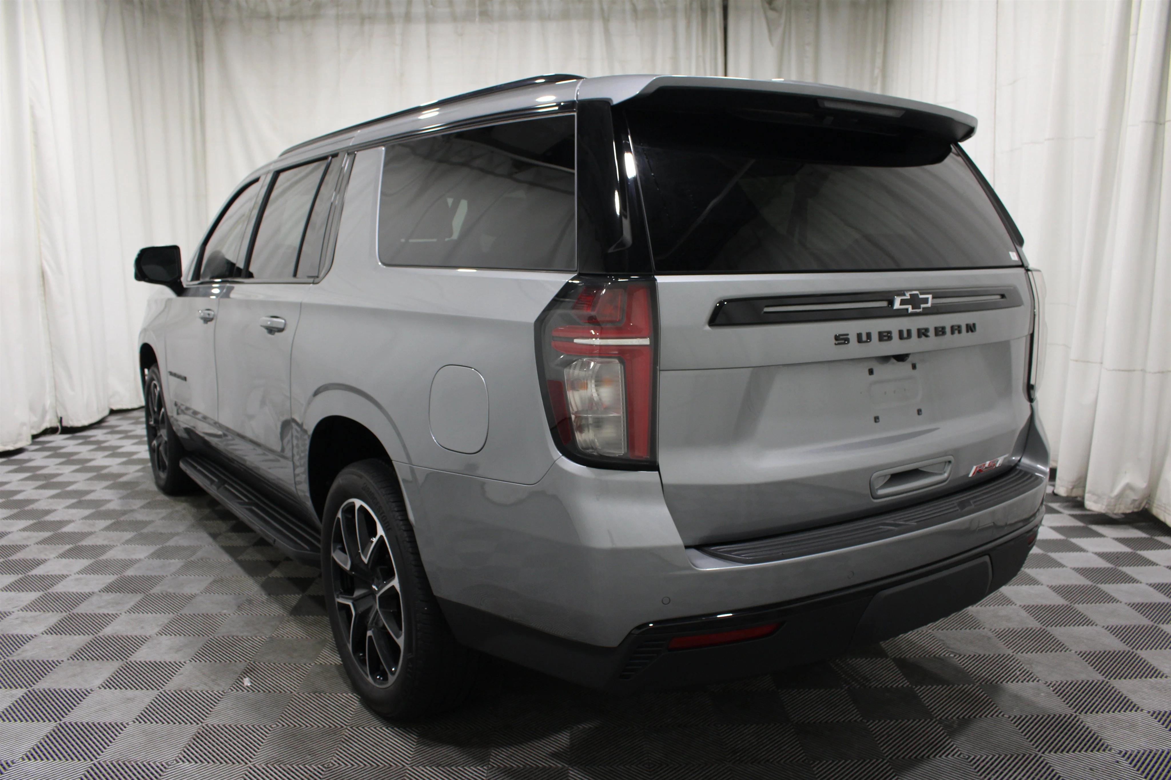 2024 Chevrolet Suburban RST - Photo 34
