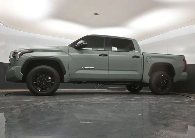 Used 2025  Toyota SR5 image 20