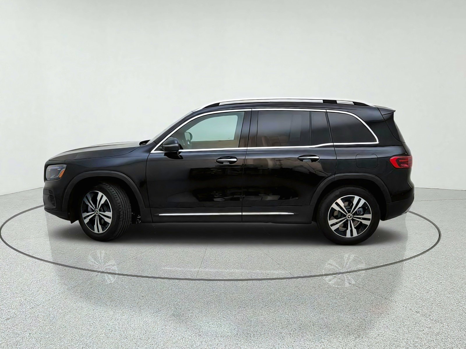 Used 2026 Night Black Mercedes-Benz GLB 250 image 14