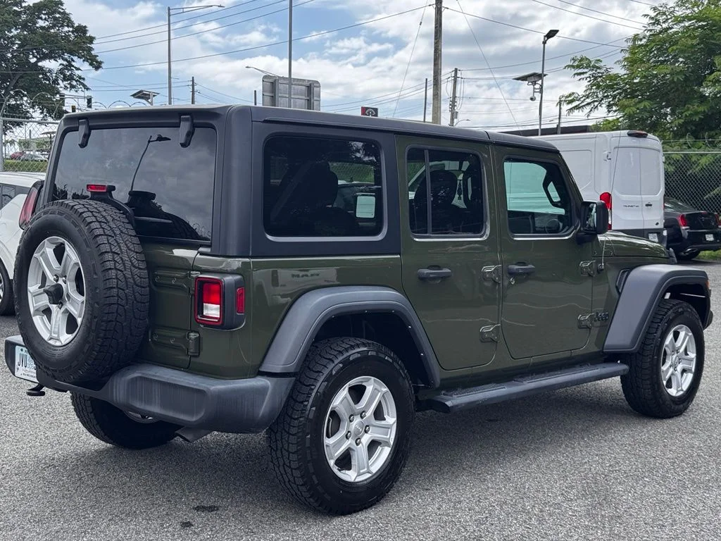 Used 2023 Green Jeep Sport S image 11