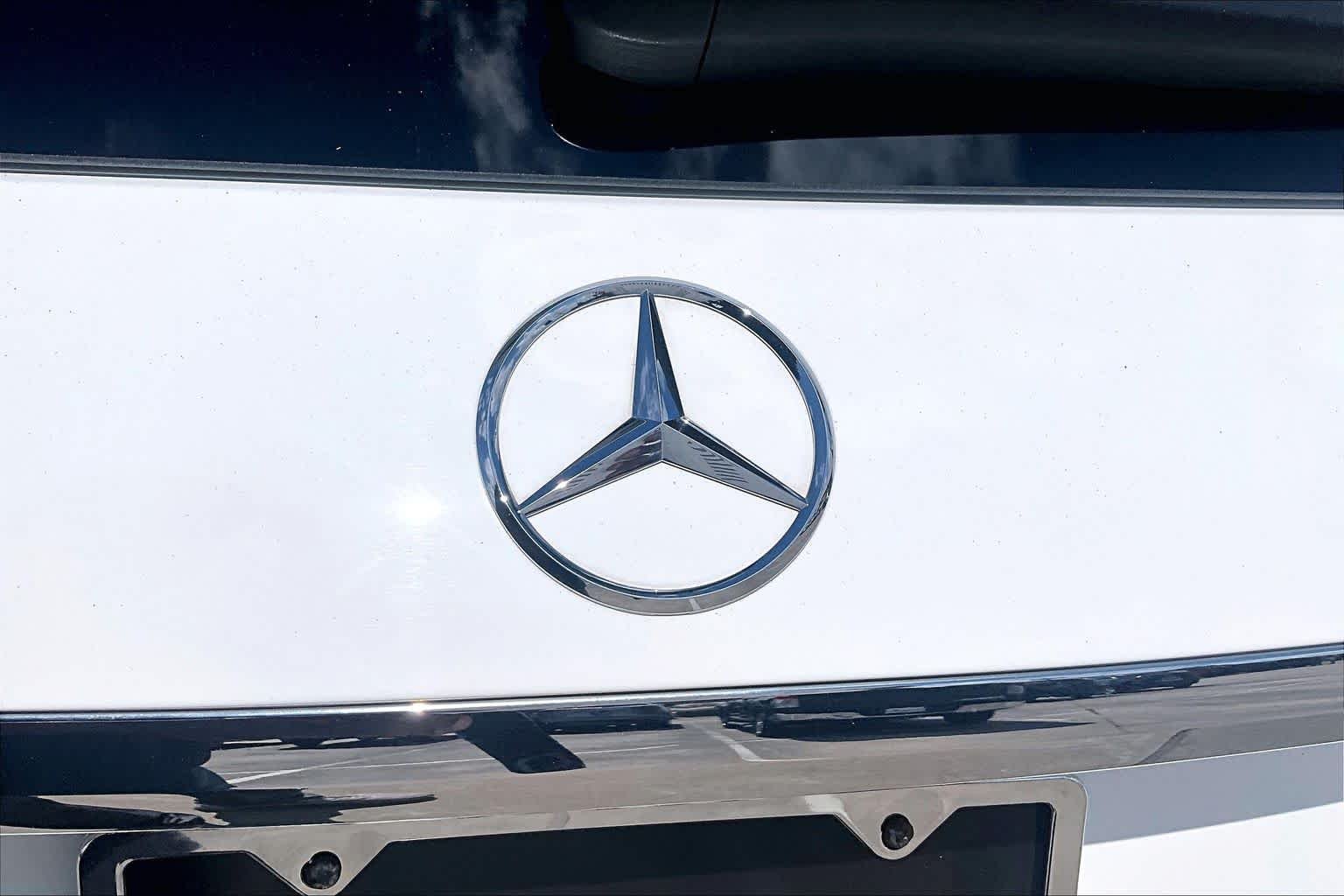 Used 2024 White Mercedes-Benz 4MATIC® image 31