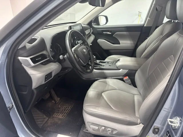 Used 2021  Toyota XLE image 12