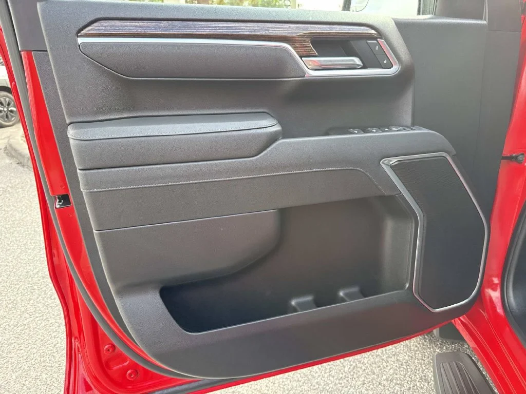 Used 2025 Red GMC Elevation image 23