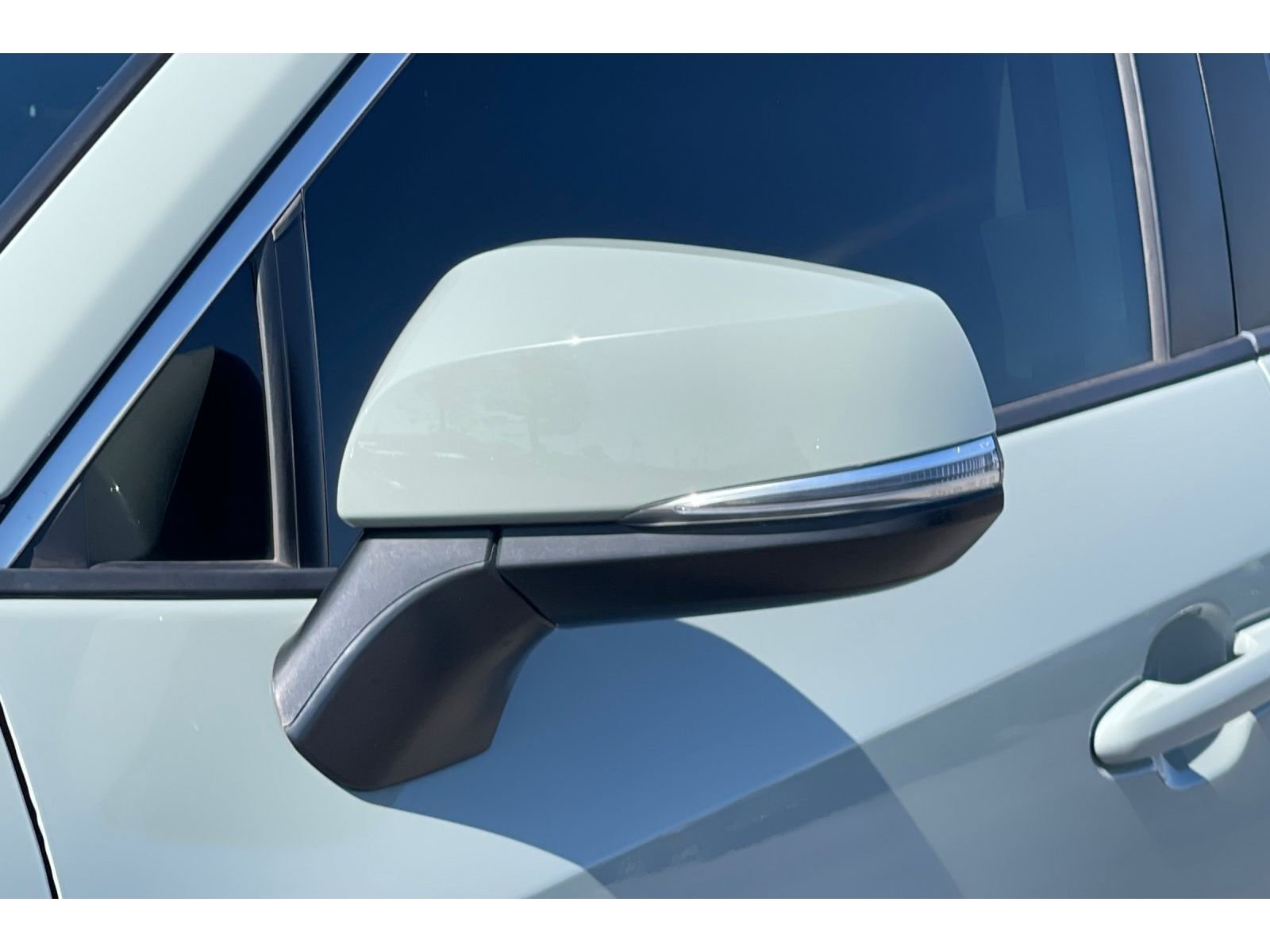 Used 2022 Lunar Rock Toyota XLE Premium image 51
