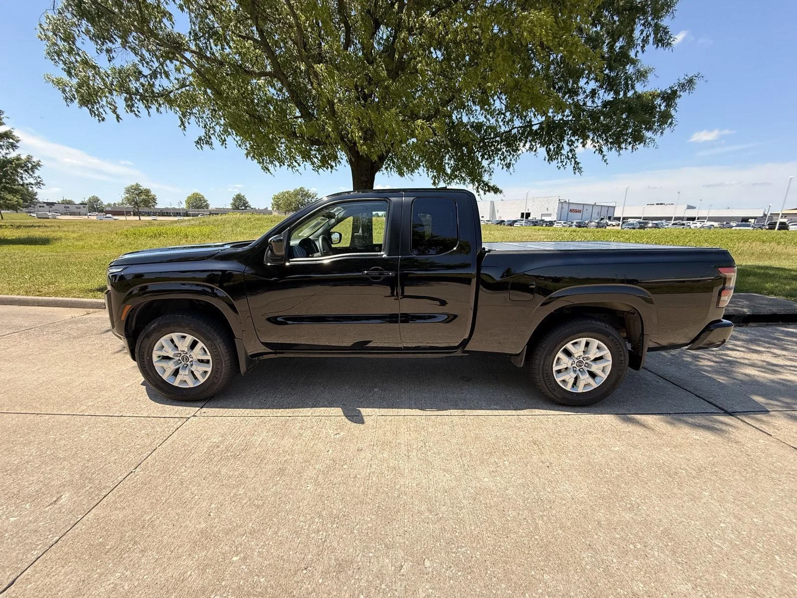Certified Used 2022 Super Black Nissan SV image 4