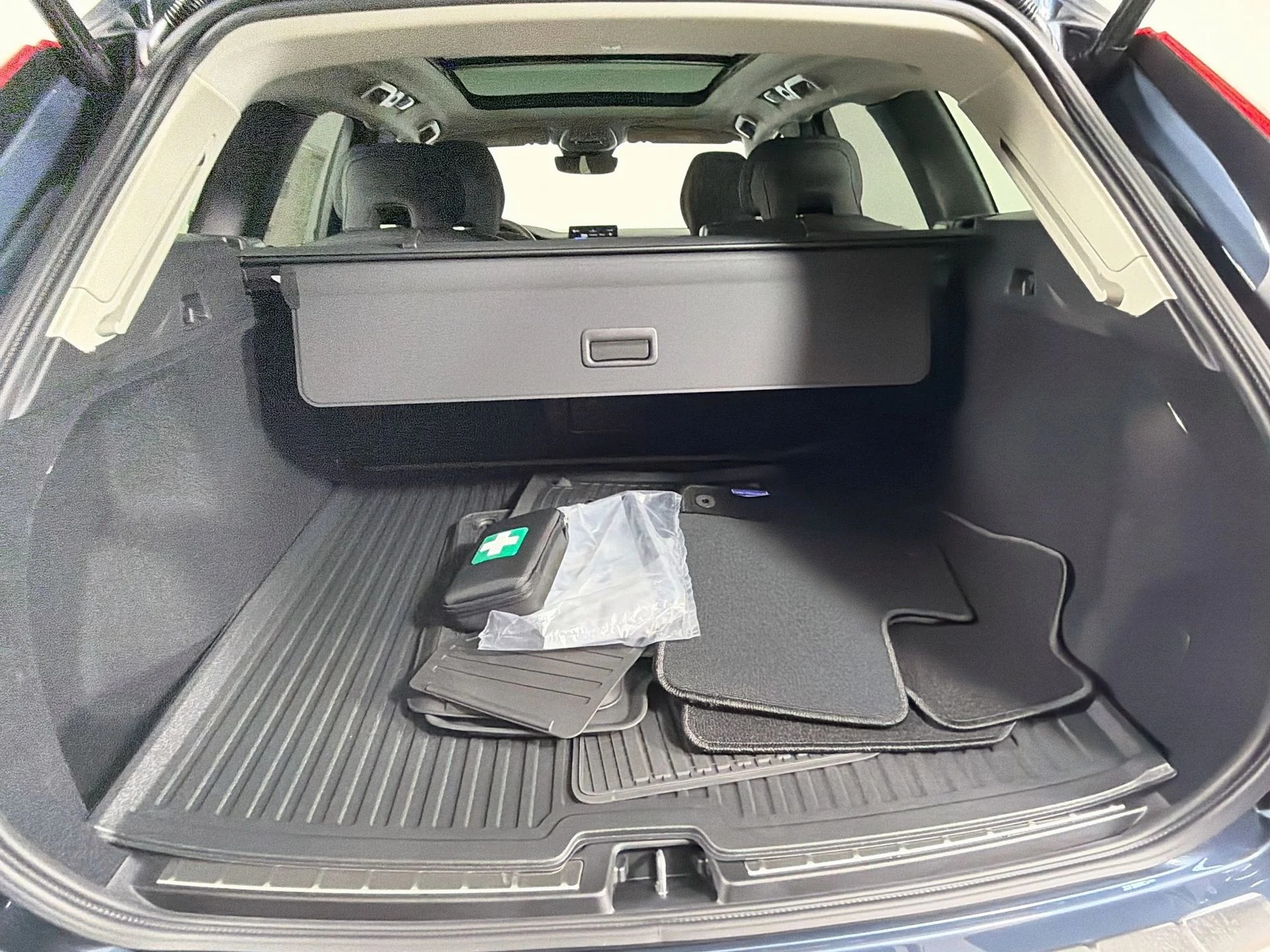 New 2027 Denim Blue Volvo Plus image 26