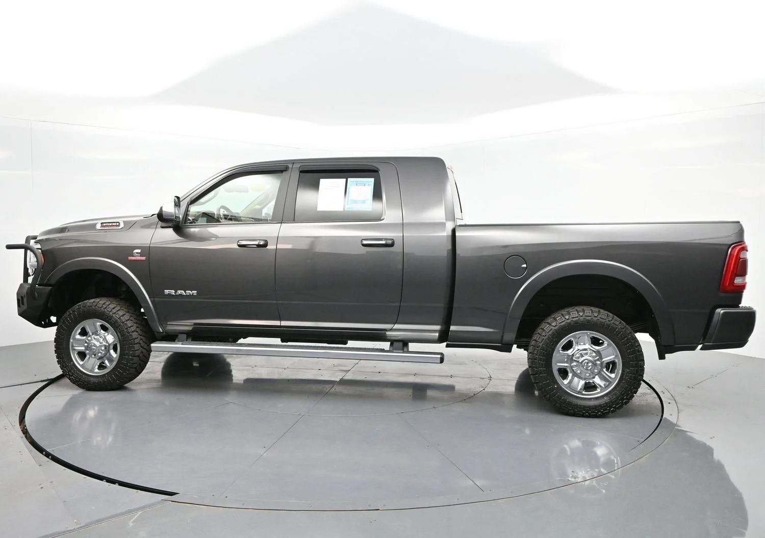 Used 2022 Granite Crystal Metallic Clearcoat Ram Laramie image 5