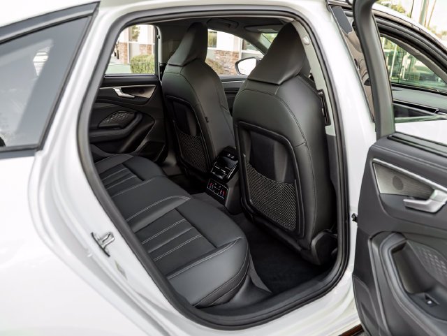 Used 2026 Glacier White Audi Premium Plus image 32