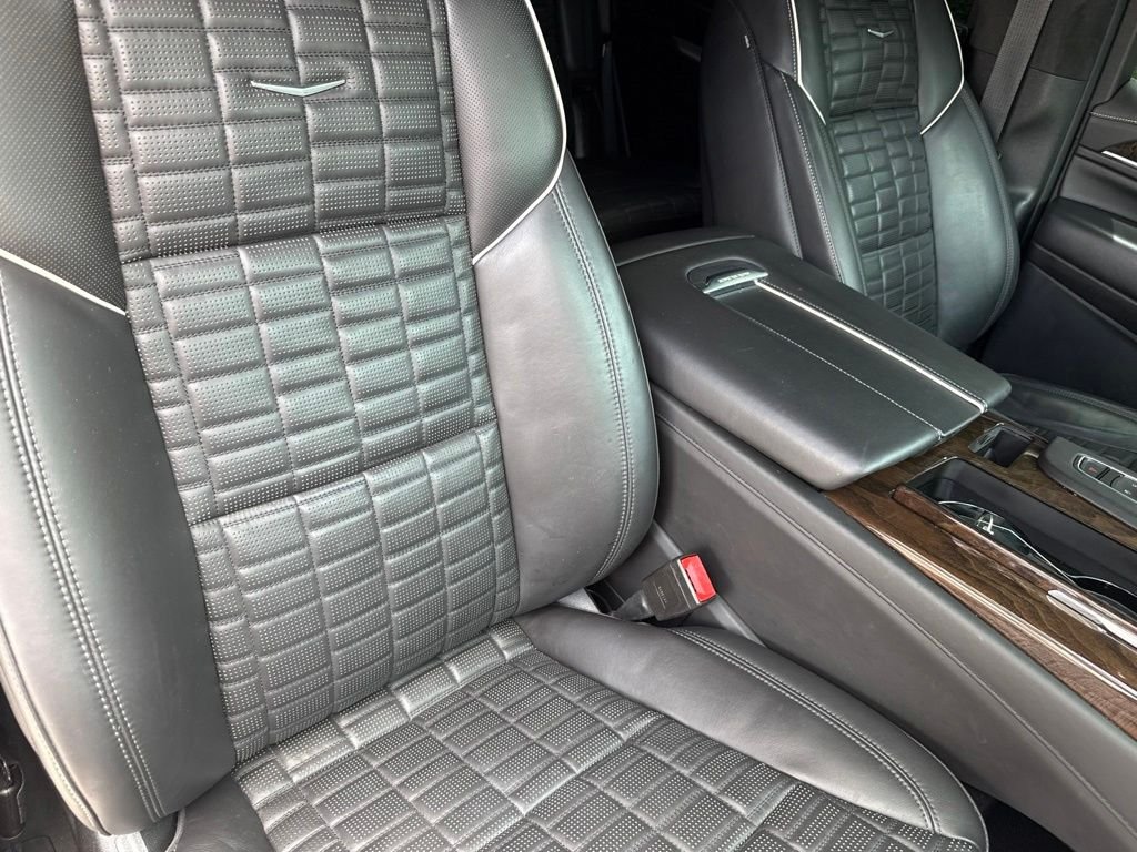 Used 2021 White Cadillac Sport Platinum image 11