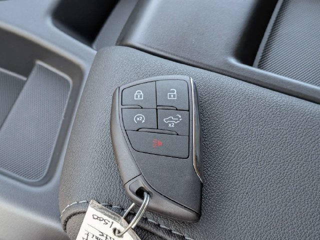 New 2026 Summit White Chevrolet LT image 31