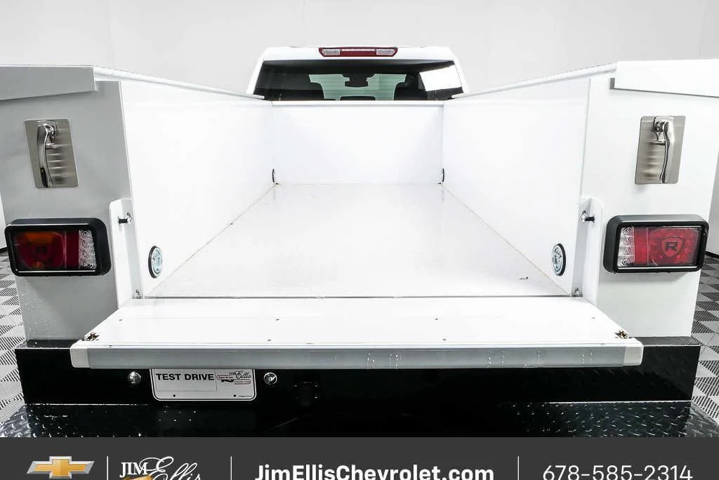 New 2026 Summit White Chevrolet WT image 27
