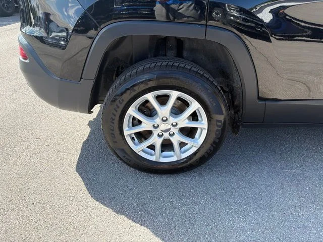 Used 2018 Diamond Black Jeep Latitude Plus image 15