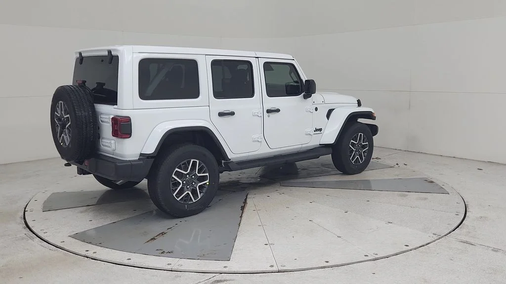 New 2026 Bright White Clear-Coat Exterior Paint Jeep Sahara image 15