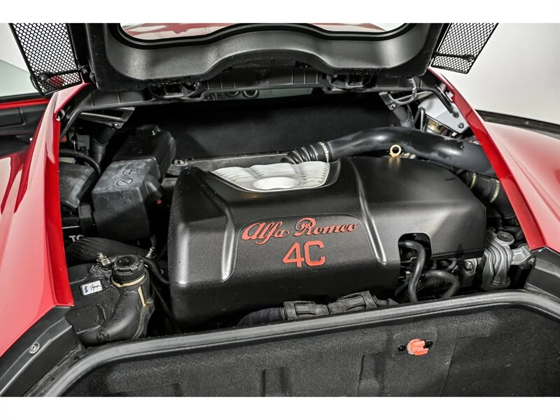 Used 2015 RED Alfa Romeo  image 11