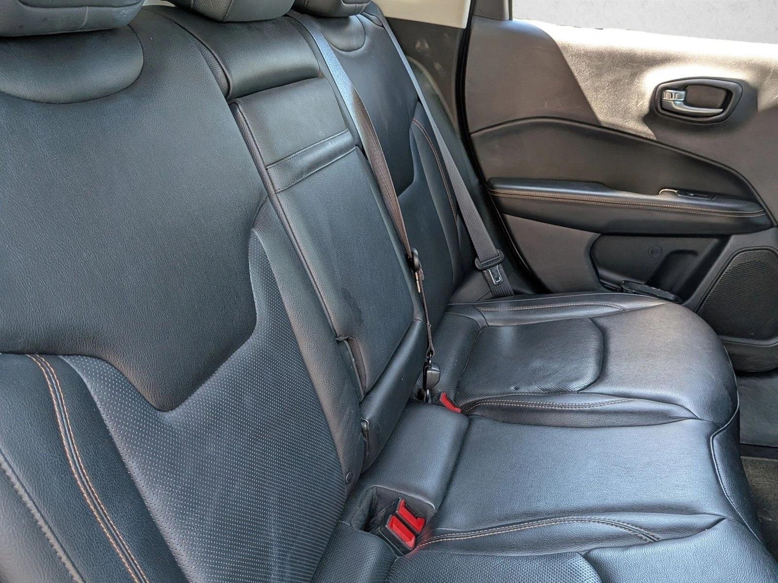 Used 2018 Granite Crystal Metallic Clearcoat Jeep Limited image 10