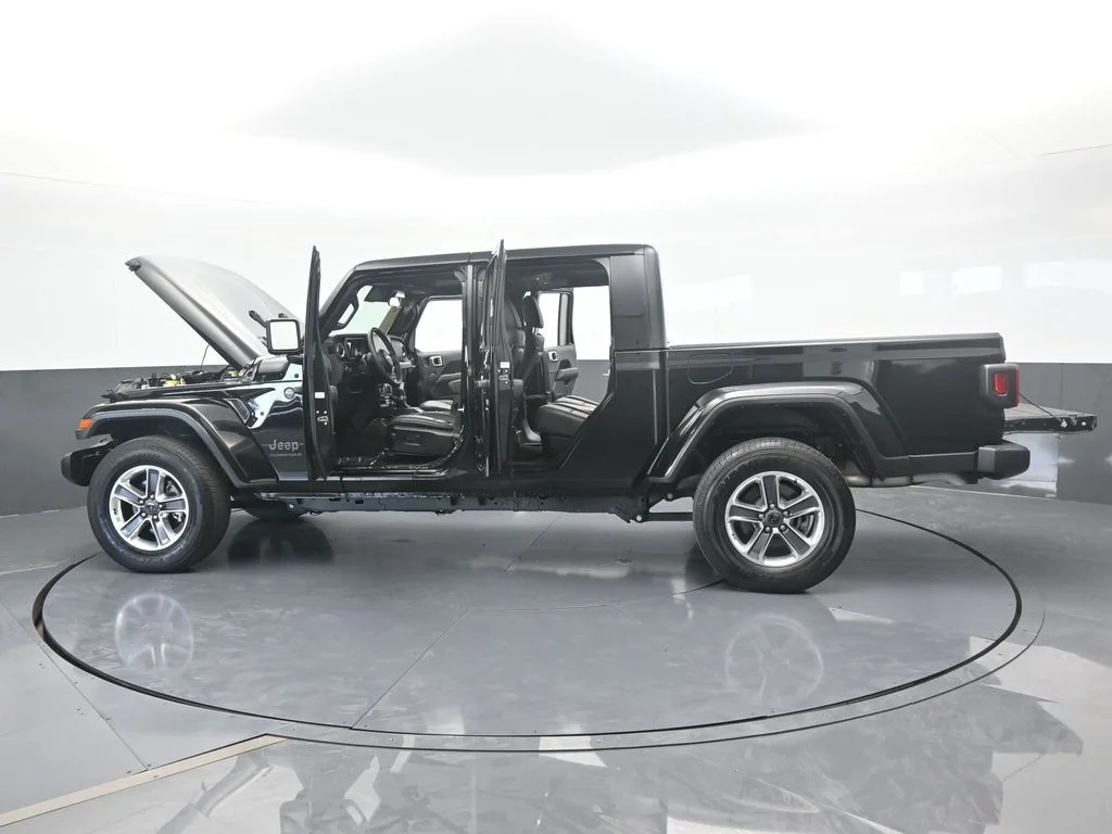 Used 2024 Black Clearcoat Jeep Sport S image 70
