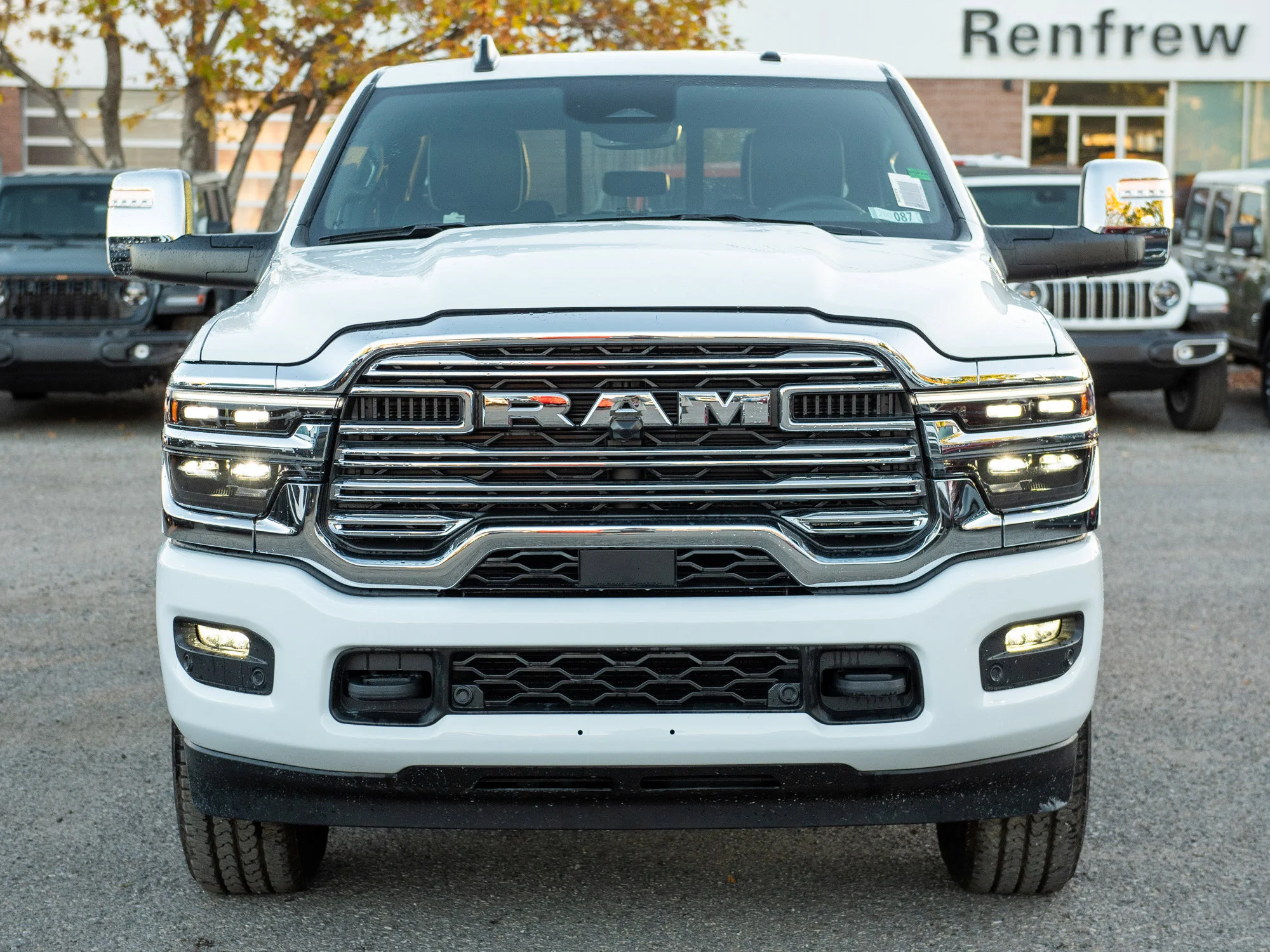 New 2026 White RAM Laramie* 4x4, Sunroof, Dual Wireless Charging Pad, Remote Start image 10