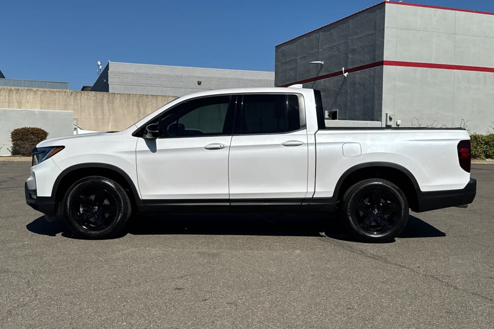 Used 2023 Platinum White Pearl Honda Black Edition image 9
