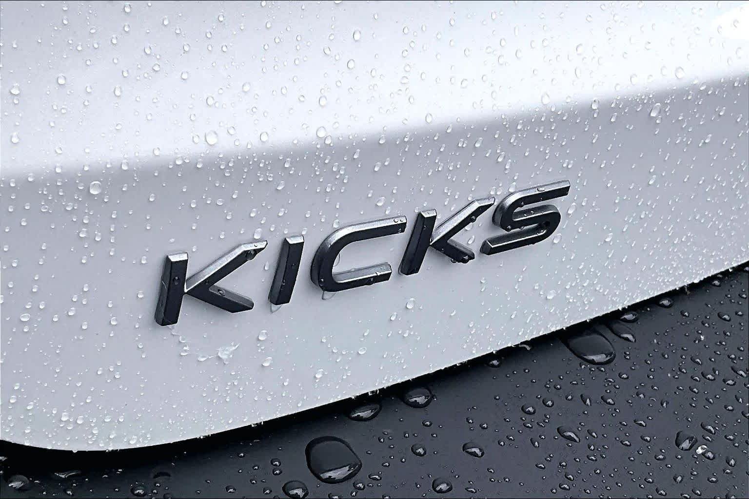 New 2026 Aspen White Tricoat/Super Black Nissan SV image 15