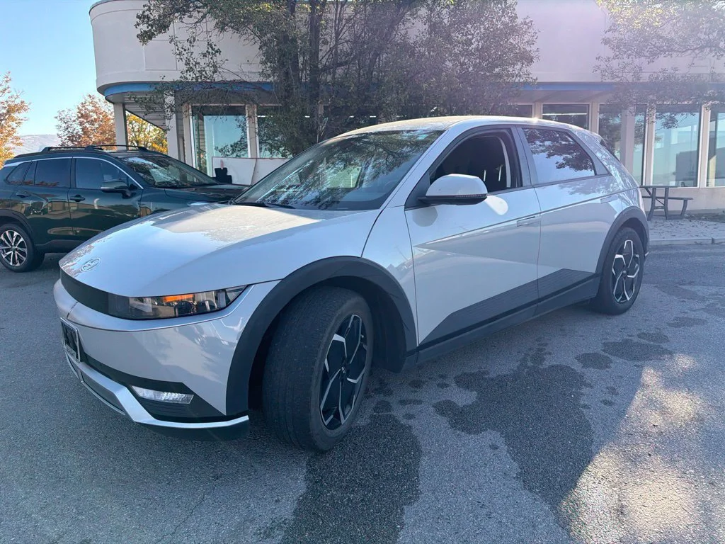 Used 2024 Cyber Gray Hyundai SEL image 11