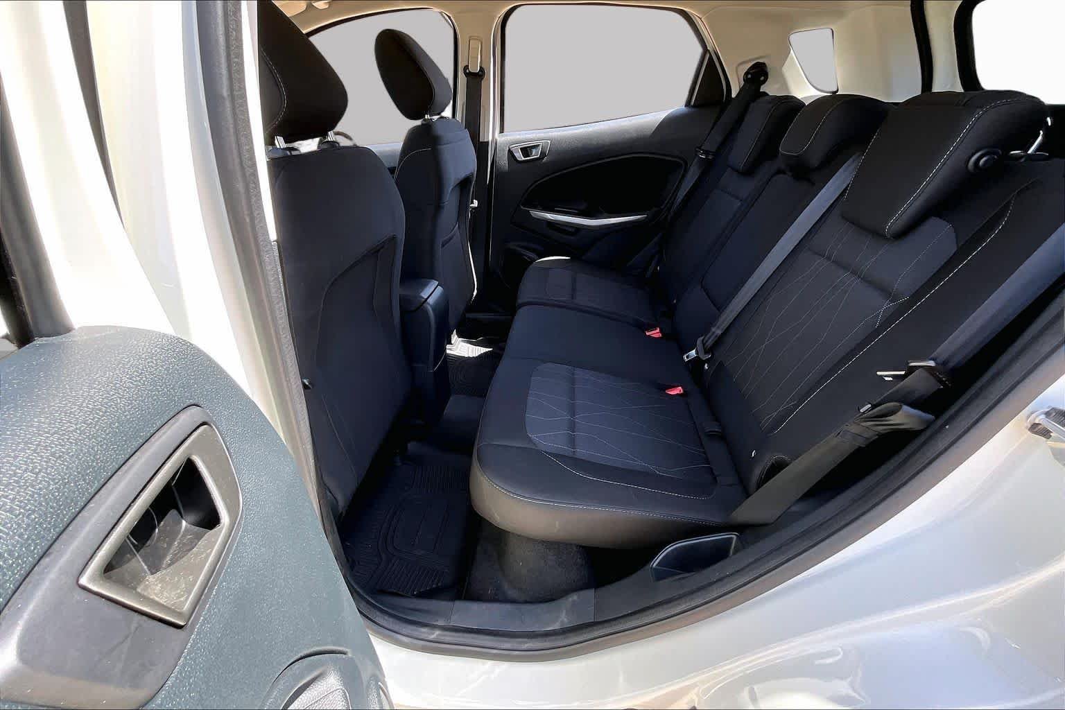 Used 2021 Diamond White Ford SE image 20