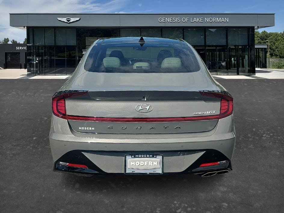 Used 2022 Hampton Gray Hyundai Limited image 8