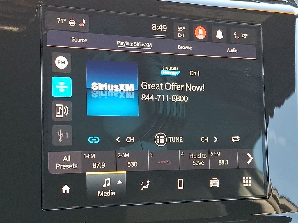 Used 2023 Silver Jeep Altitude X image 18