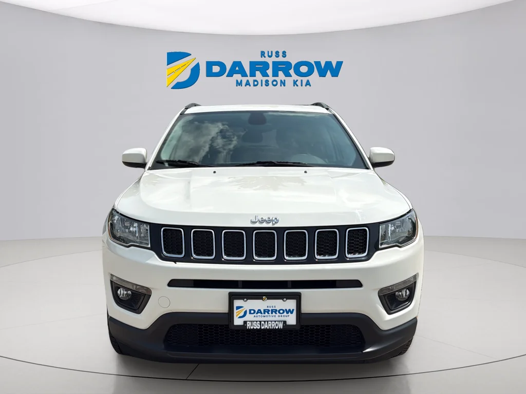 Used 2018 White Clearcoat Jeep Latitude image 8