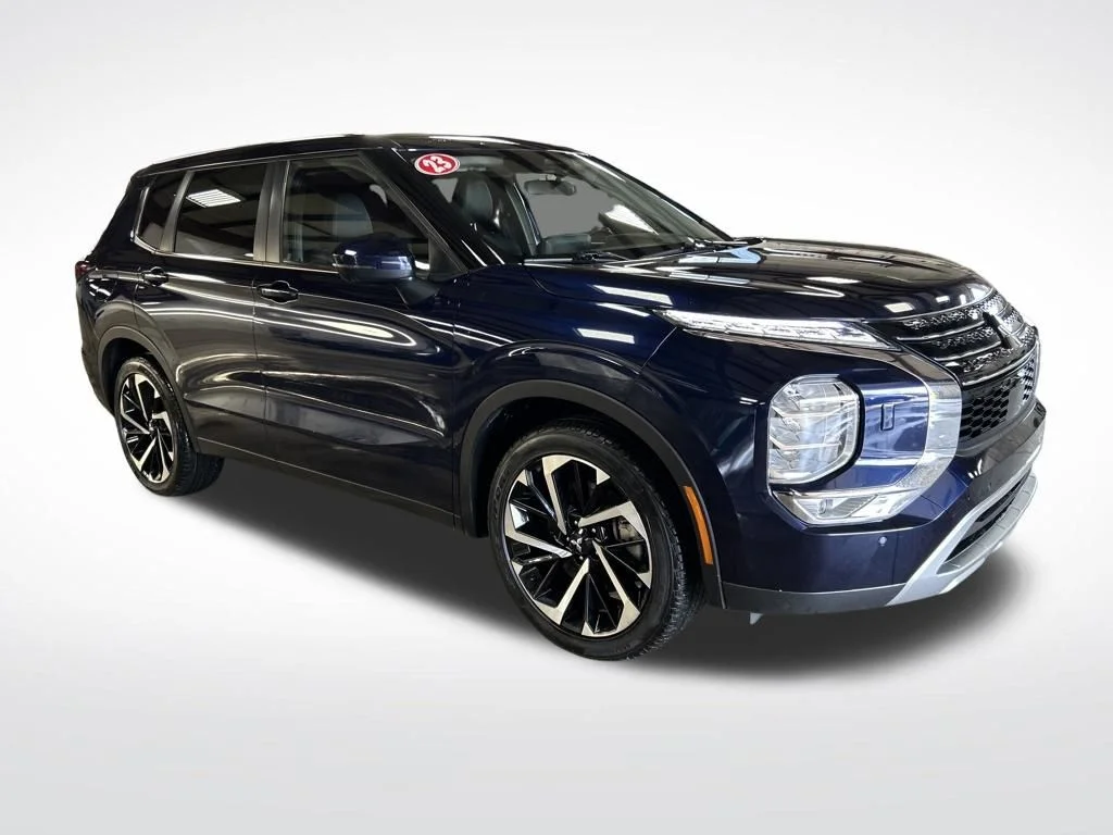 Used 2023  Mitsubishi SE image 7