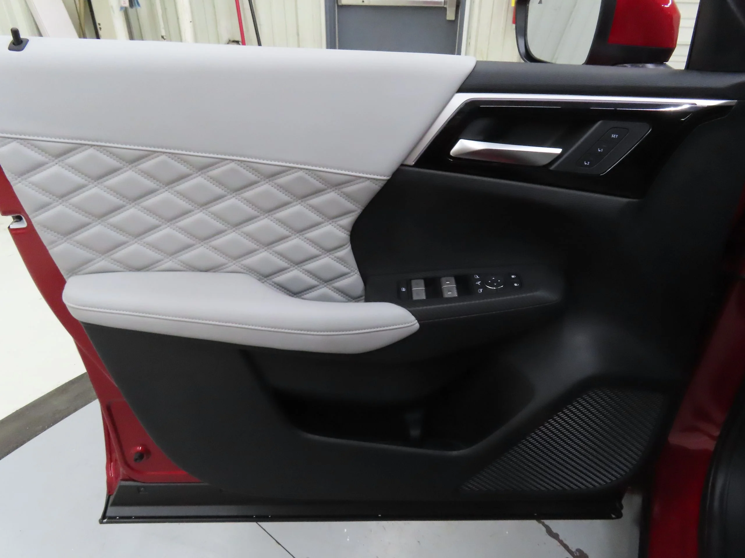 2025 Mitsubishi Outlander Plug-in Hybrid SEL - Photo 9