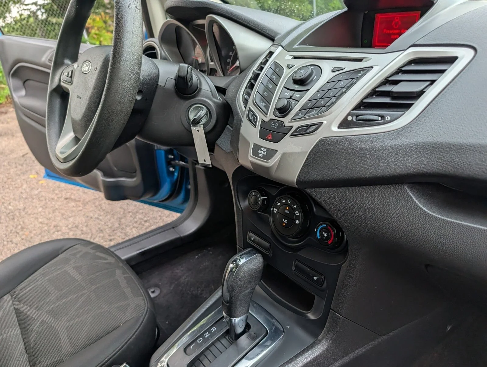Used 2012 Blue Ford SE image 19
